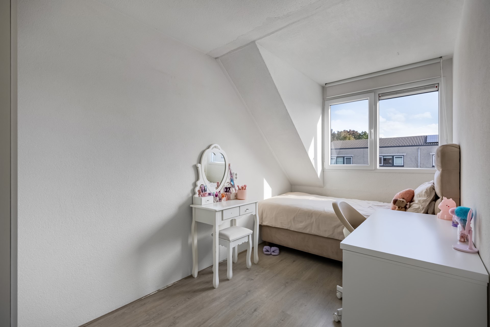 Tussenwoning te koop: Multatuliweg 53, Almere