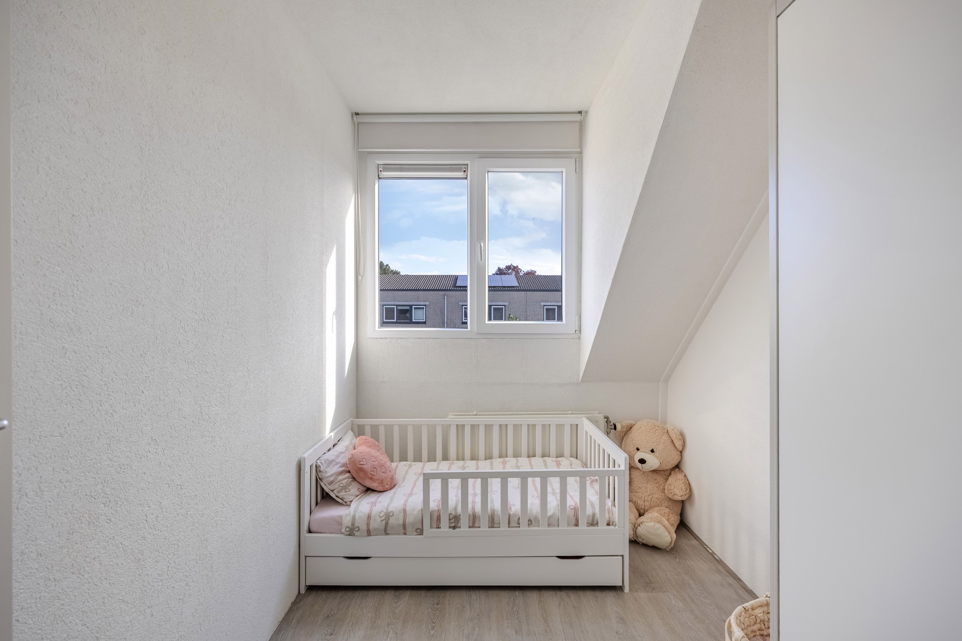 Tussenwoning te koop: Multatuliweg 53, Almere