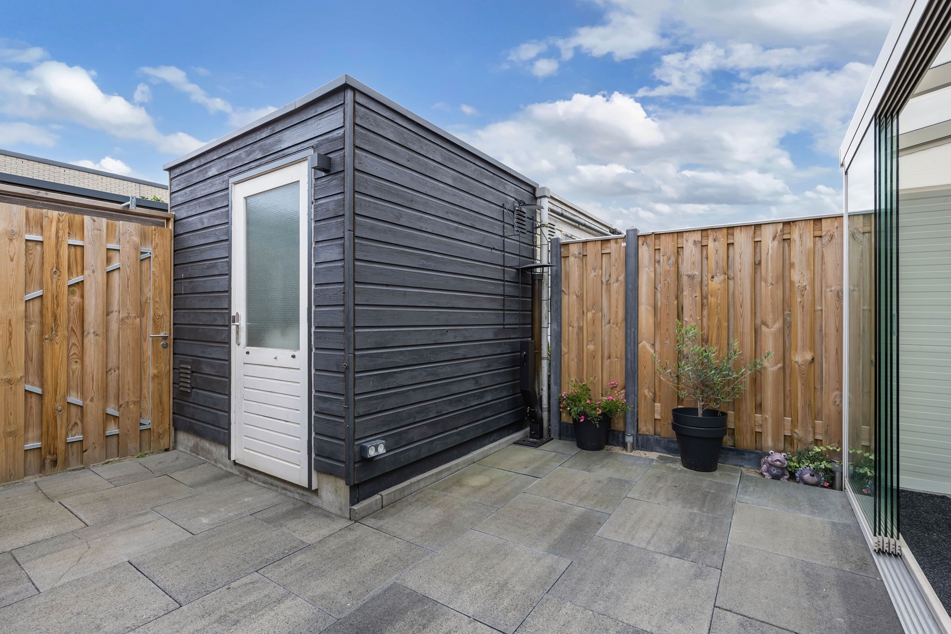 Tussenwoning te koop: Multatuliweg 53, Almere