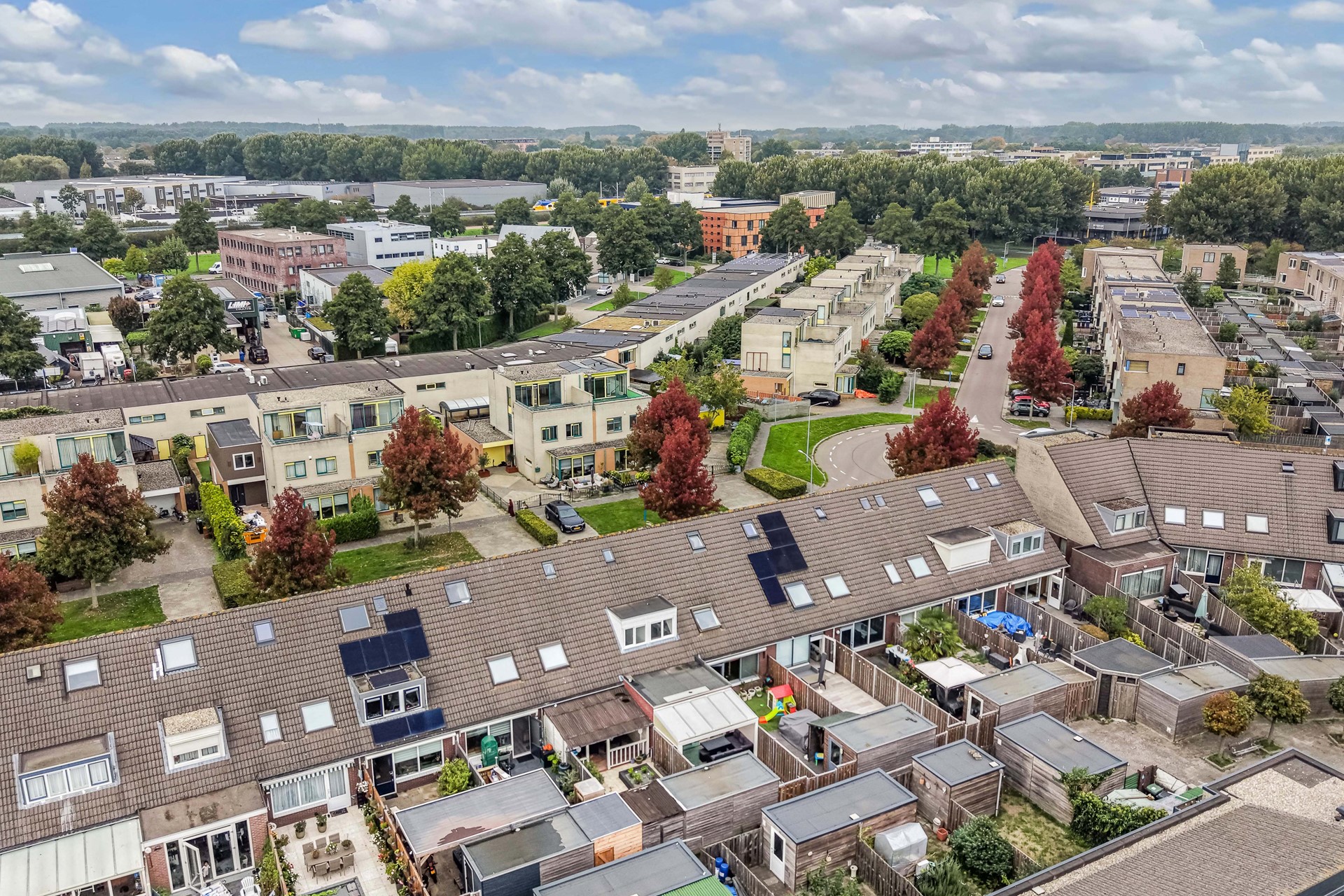 Tussenwoning te koop: Multatuliweg 53, Almere