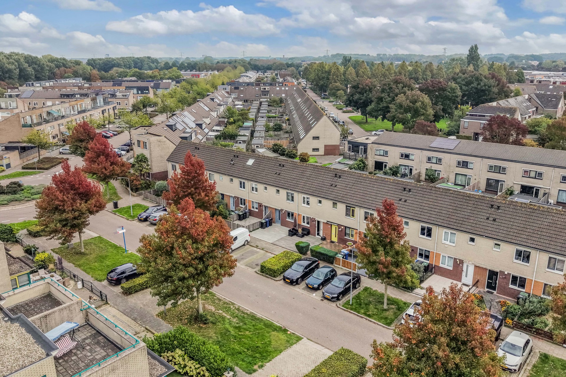 Tussenwoning te koop: Multatuliweg 53, Almere