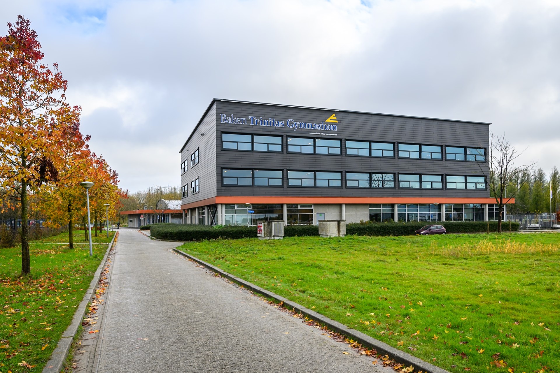 Tussenwoning te koop: Multatuliweg 53, Almere