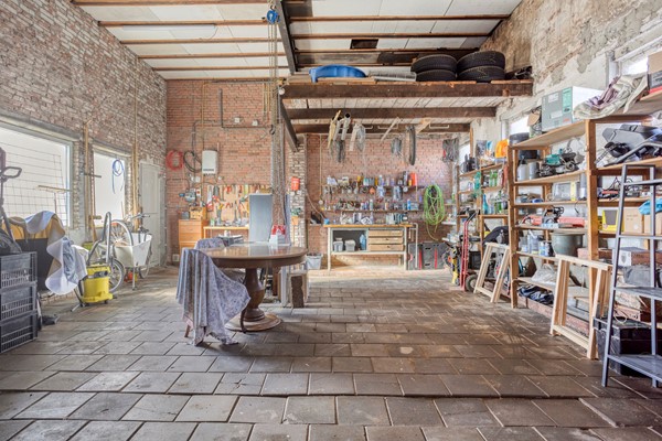 Medium property photo - Broekhovenseweg 111a, 5021 LC Tilburg