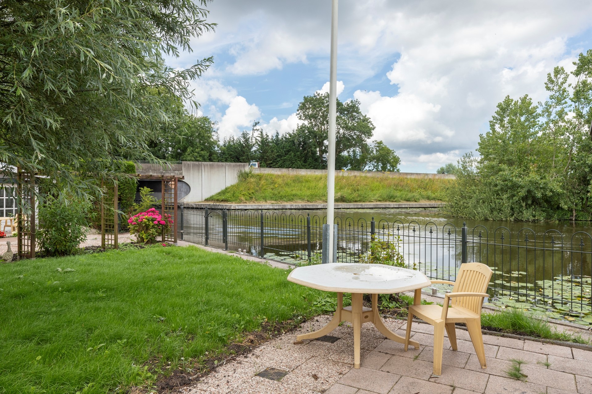 Vrijstaande woning te huur: Woudsedijk-Zuid 26, Woubrugge