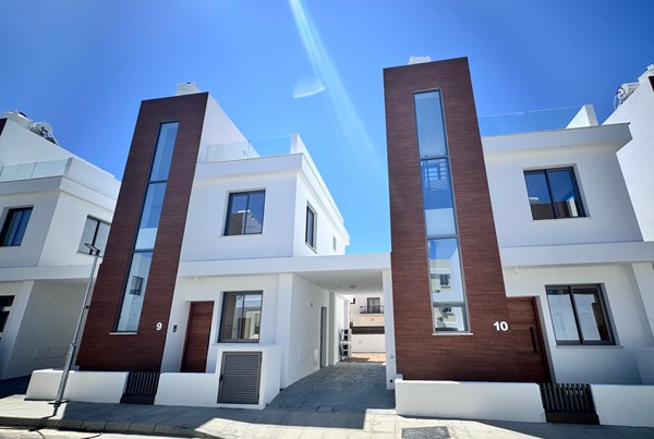 Laatste nog beschikbare Villa gelegen in een nieuwbouw wijk (Livadia), dicht bij het strand, haven en Marina van Larnaca!