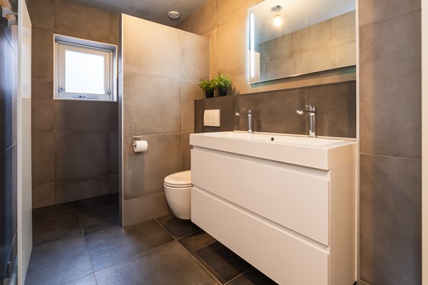 Onder bod: Dr. D.M. Van Londenstraat 44, 4064EM Varik