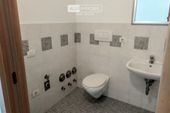 5 AUR1444 Bathroom web