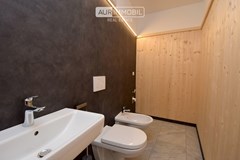 10 AUR1362-3 Bathroom web