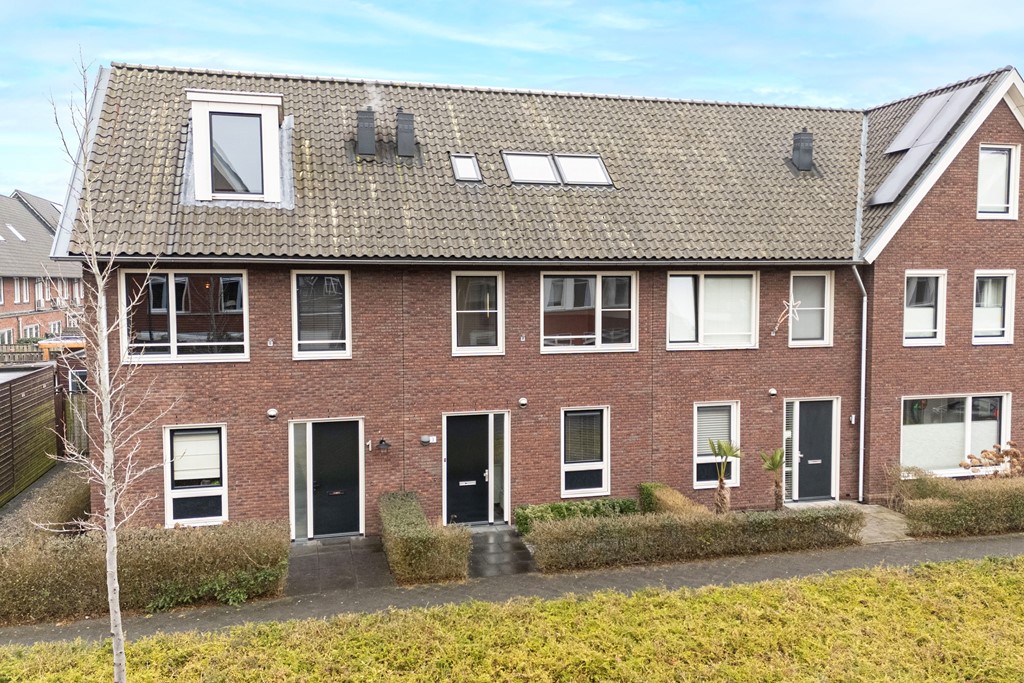 Tribunusallee, Huissen