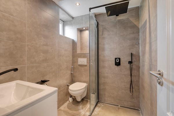 Medium property photo - Cort van der Lindenkade 118, 1067 LM Amsterdam