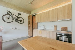 Onder bod: Burgemeester Hogguerstraat 1215, 1064 EK Amsterdam