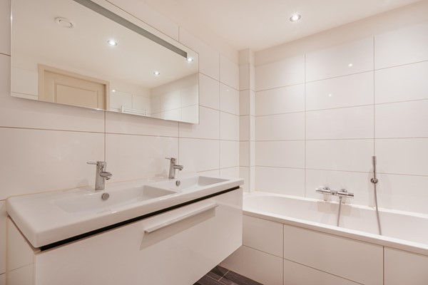 Medium property photo - Van Spilbergenstraat 156H, 1057 RP Amsterdam