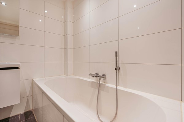Medium property photo - Van Spilbergenstraat 156H, 1057 RP Amsterdam