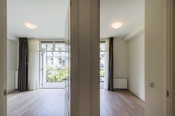Medium property photo - Van Spilbergenstraat 126-1, 1057 RN Amsterdam
