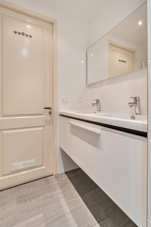 Medium property photo - Van Spilbergenstraat 128H, 1057 RN Amsterdam