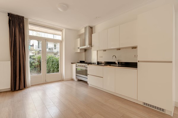 Medium property photo - Van Spilbergenstraat 148H, 1057 RP Amsterdam