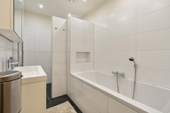 Onder bod: Reinier Claeszenstraat 68H, 1056 WP Amsterdam