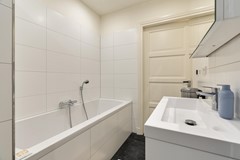 Onder bod: Reinier Claeszenstraat 68H, 1056 WP Amsterdam