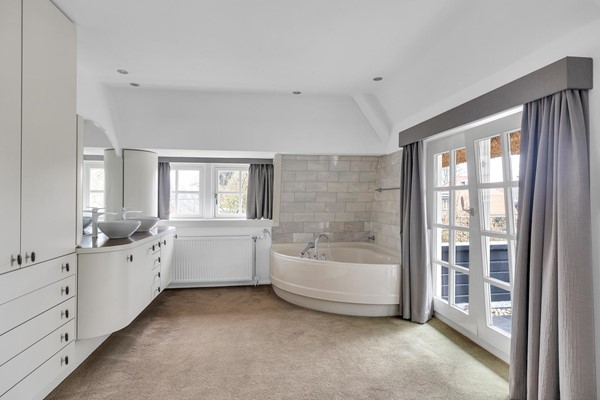 Medium property photo - Nieuwe Bussummerweg 107, 1272 CG Huizen