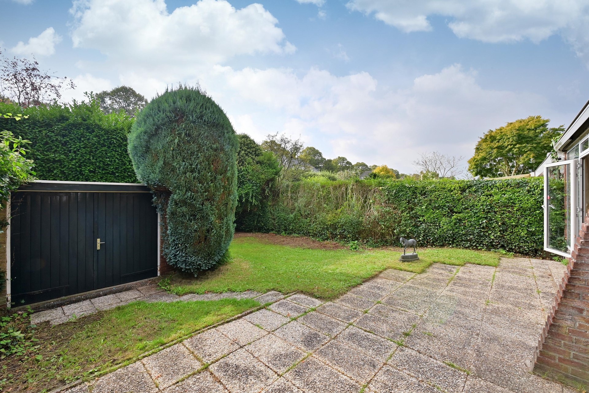 Hoekwoning te koop: Van Ostadelaan 26, Naarden