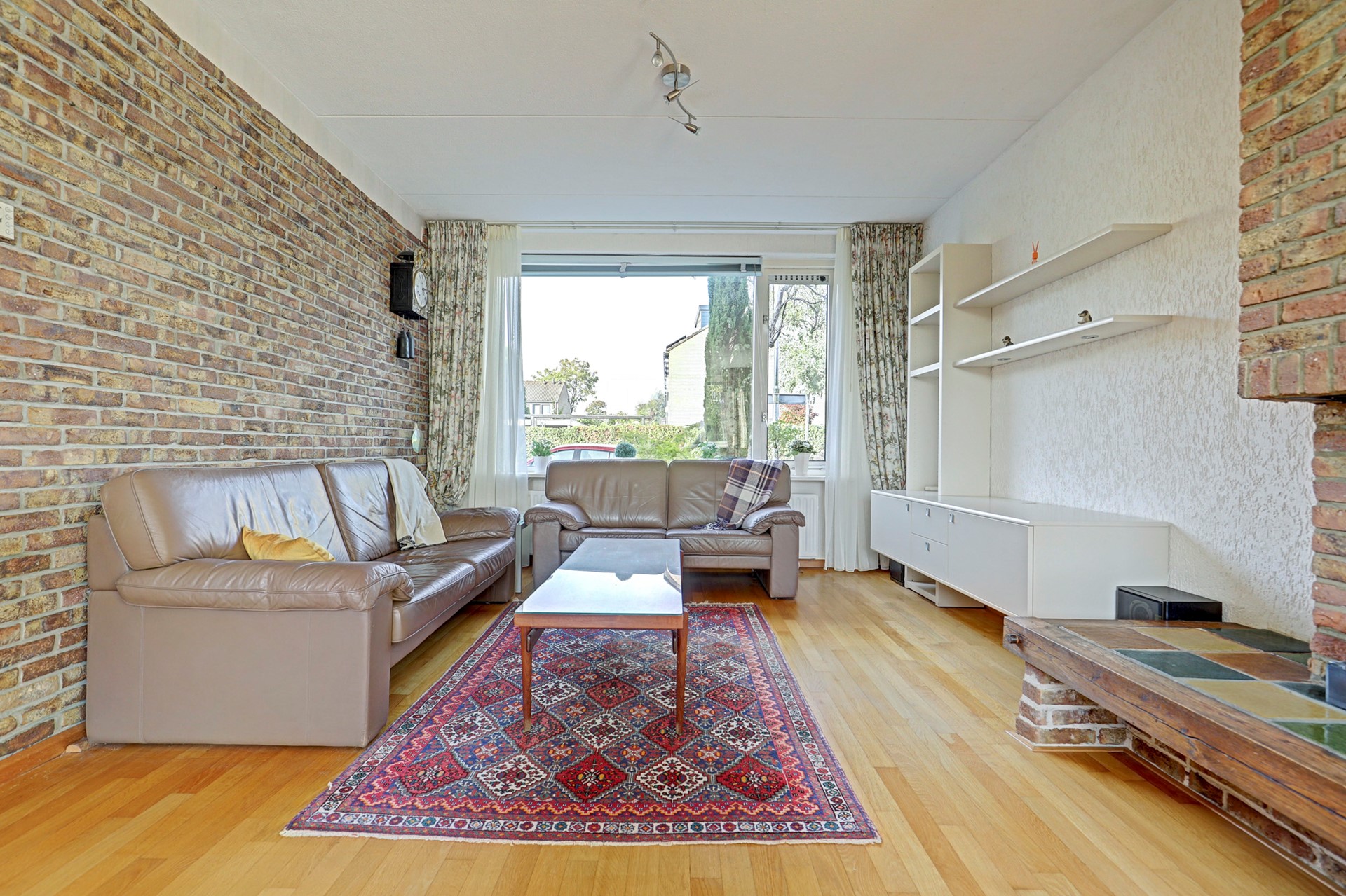 Tussenwoning te koop: Abraham Kuypersingel 4, Zwijndrecht