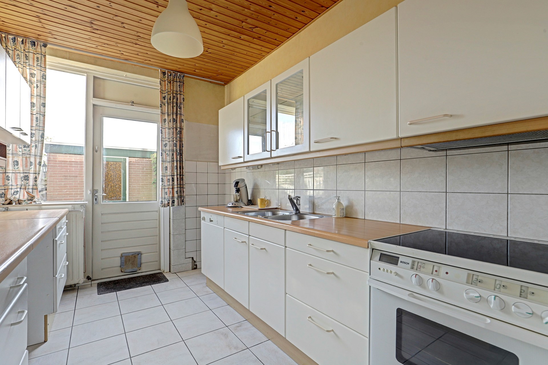 Tussenwoning te koop: Abraham Kuypersingel 4, Zwijndrecht