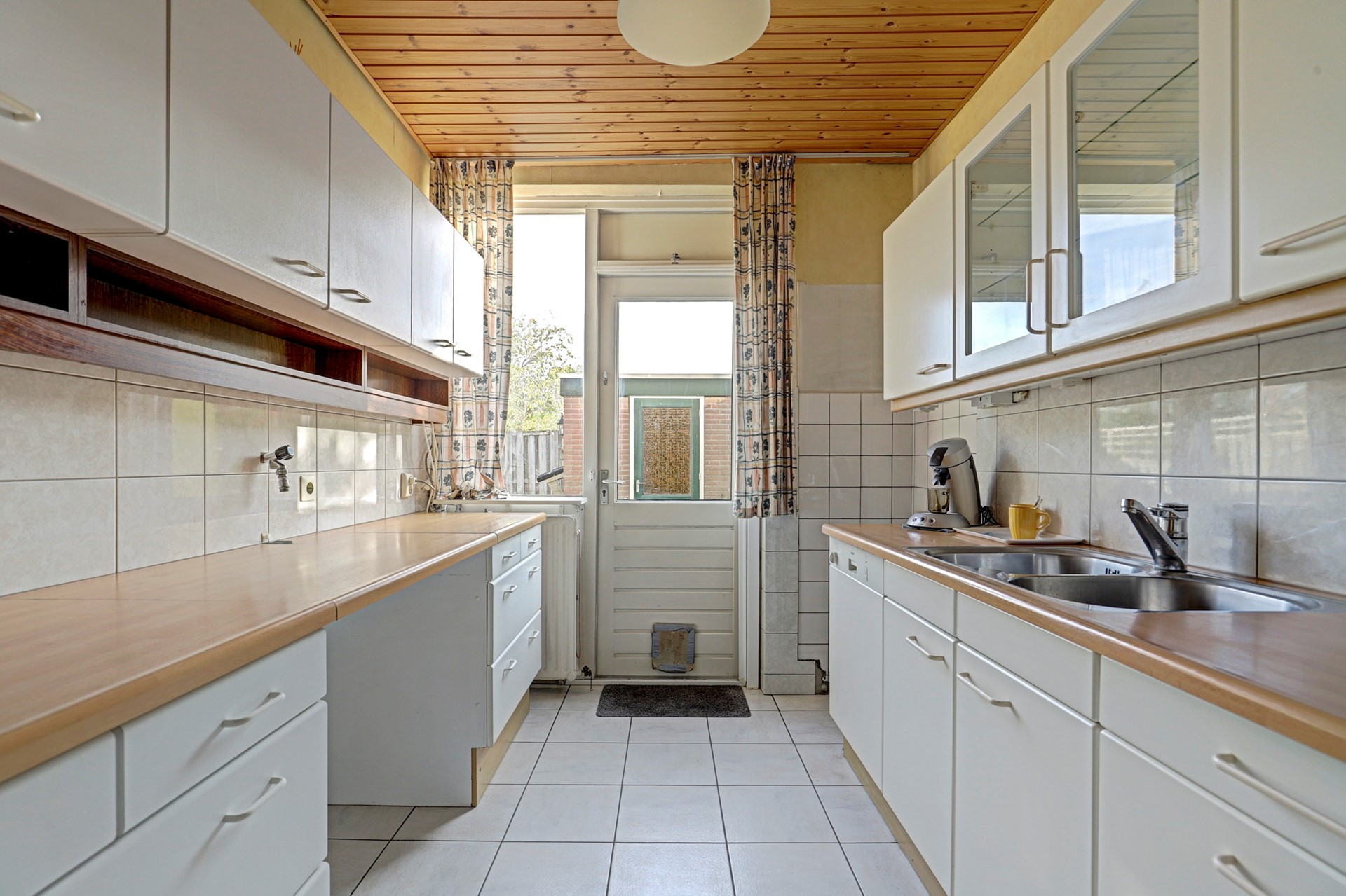 Tussenwoning te koop: Abraham Kuypersingel 4, Zwijndrecht