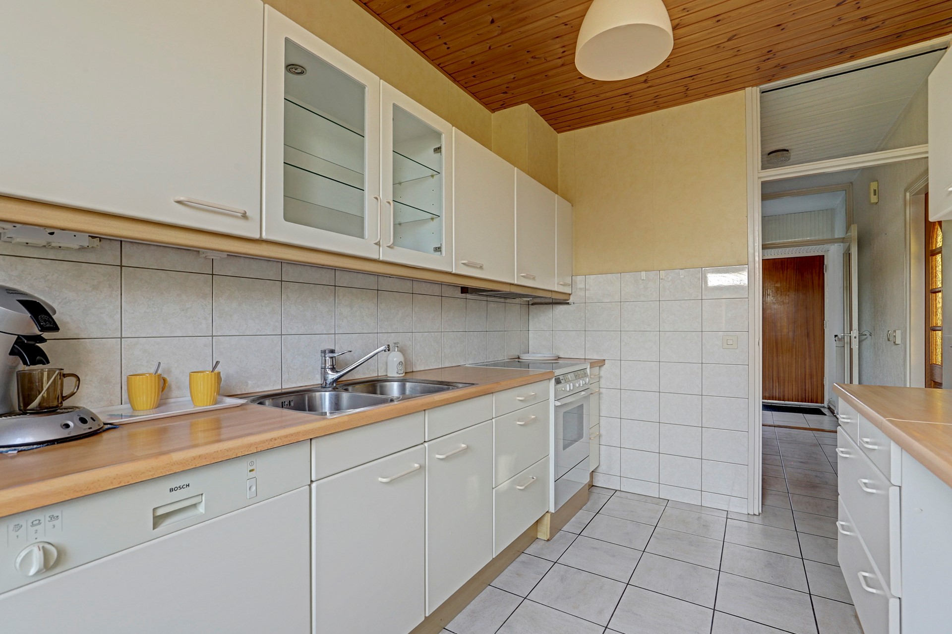 Tussenwoning te koop: Abraham Kuypersingel 4, Zwijndrecht