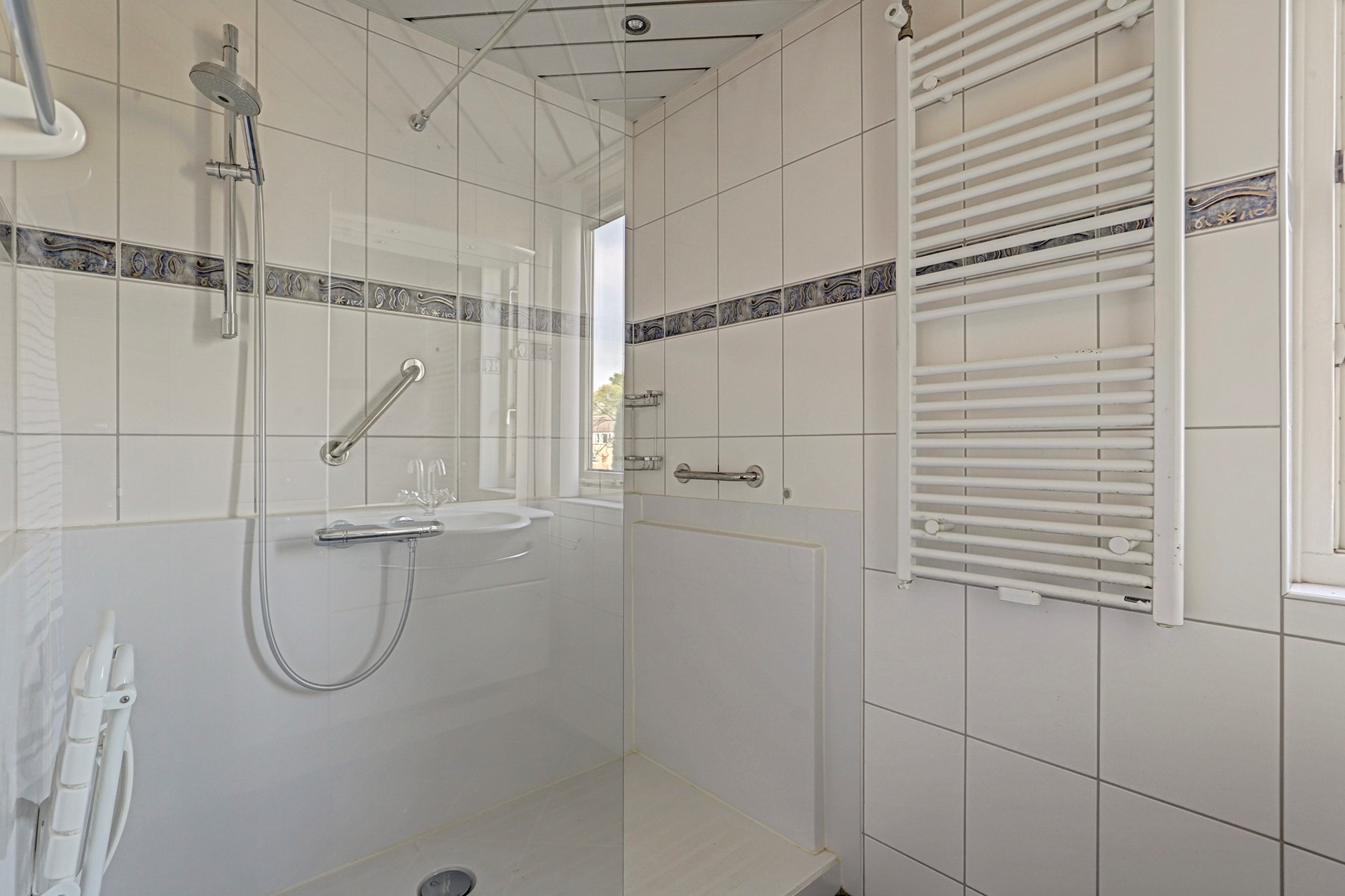 Tussenwoning te koop: Abraham Kuypersingel 4, Zwijndrecht