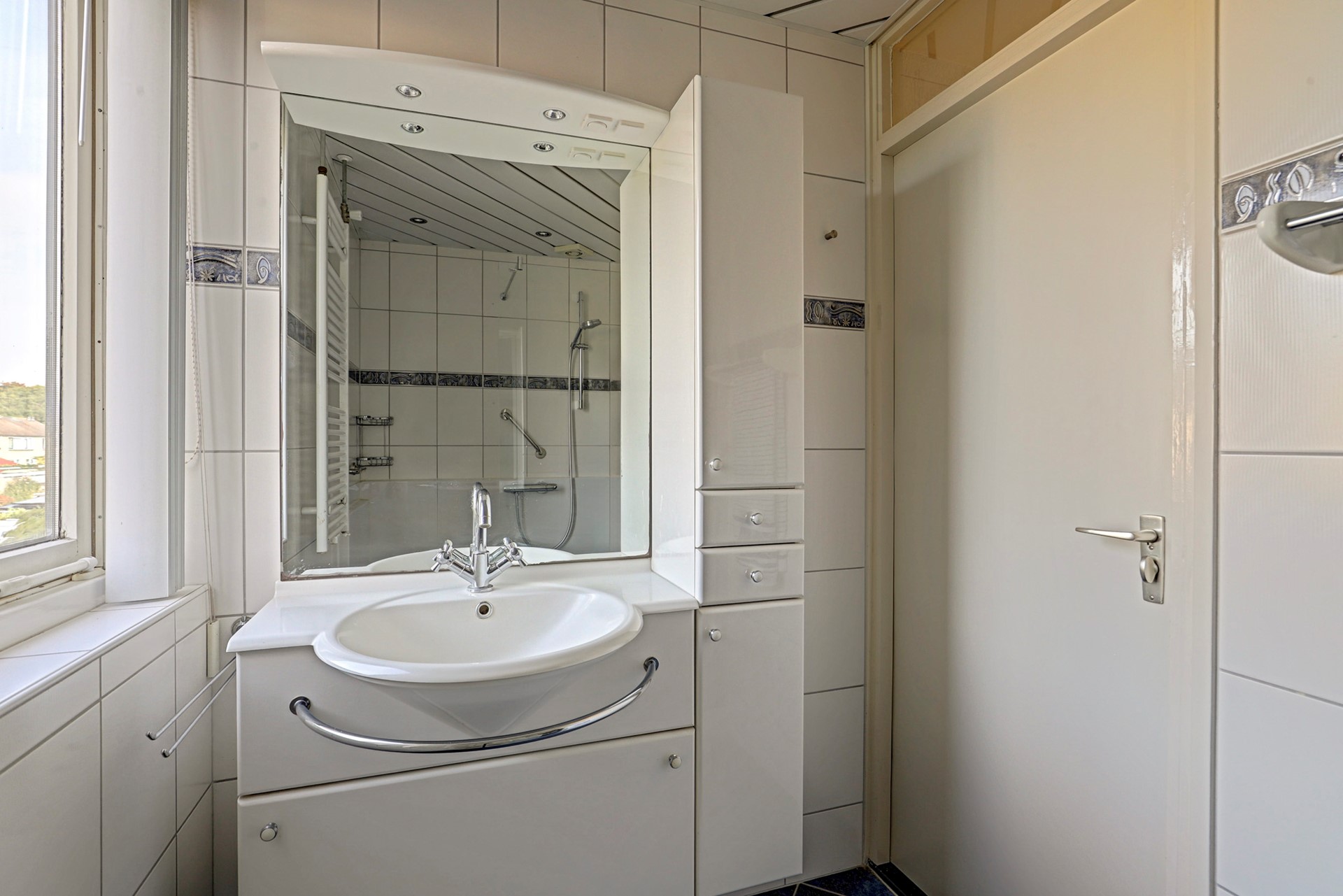 Tussenwoning te koop: Abraham Kuypersingel 4, Zwijndrecht