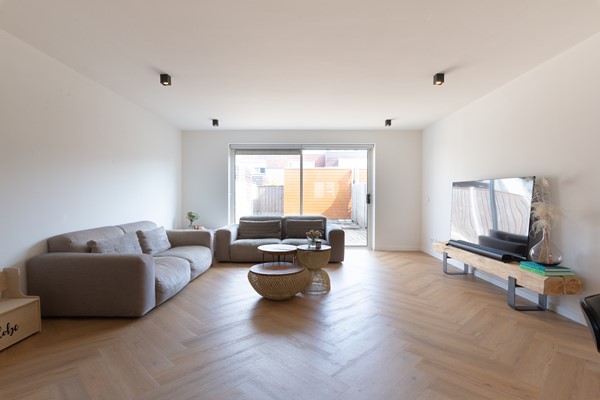 Onder bod: Corsicastraat 22, 1339WR Almere