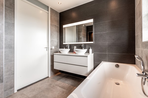 Medium property photo - Marie Curiestraat 32, 1341 BM Almere