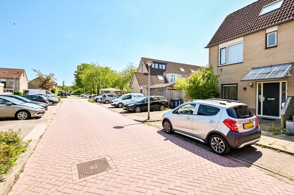 Medium property photo - Fonteinkruidstraat 1, 1313 JN Almere