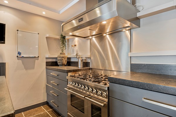 Medium property photo - Van Diemenstraat 165, 2518 VA Den Haag