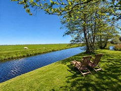 Uitzicht met stoelen.jpg