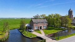 Woning vanaf straatzijde vanuit de hoogte.jpg
