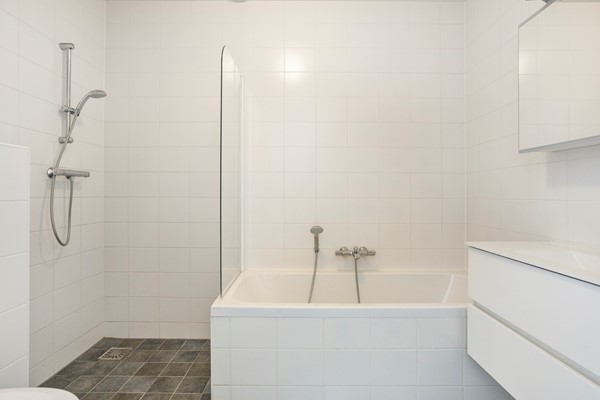 Medium property photo - Dr. Schaepmanstraat 175, 2032 GG Haarlem
