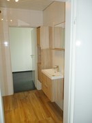 Badkamer met zicht naar 2e kamer.jpg