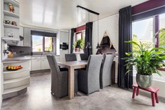 Keuken met eettafel.jpg