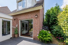 tuin terras achterzijde ramen.jpg