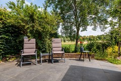 Tuin terras achterzijde weiland.jpg