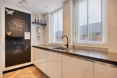 Keuken met krijtbord.jpg