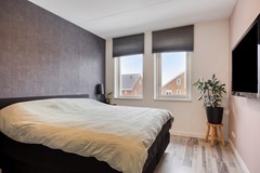 Slaapkamer masterbedroom met raam.jpg