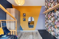 Slaapkamer 2 met kast en spiegel.jpg