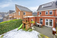 Achterzijde woning met garage hoog.jpg