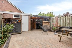 Achtertuin met berging