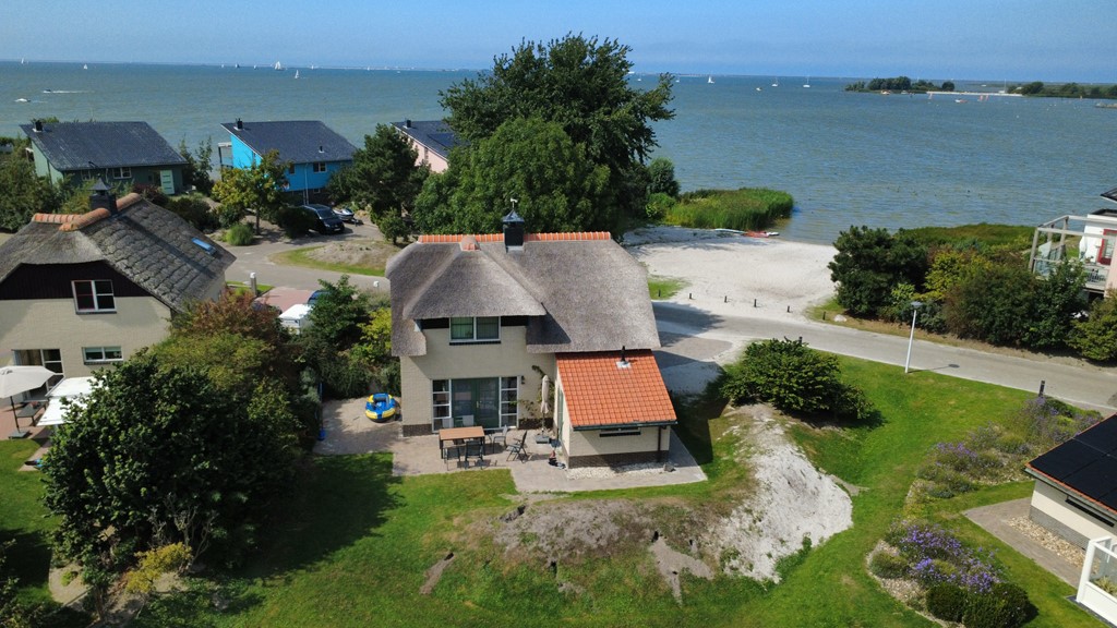 View of Javaruggen 19 8754 DA Makkum € 519.000,- k.k.