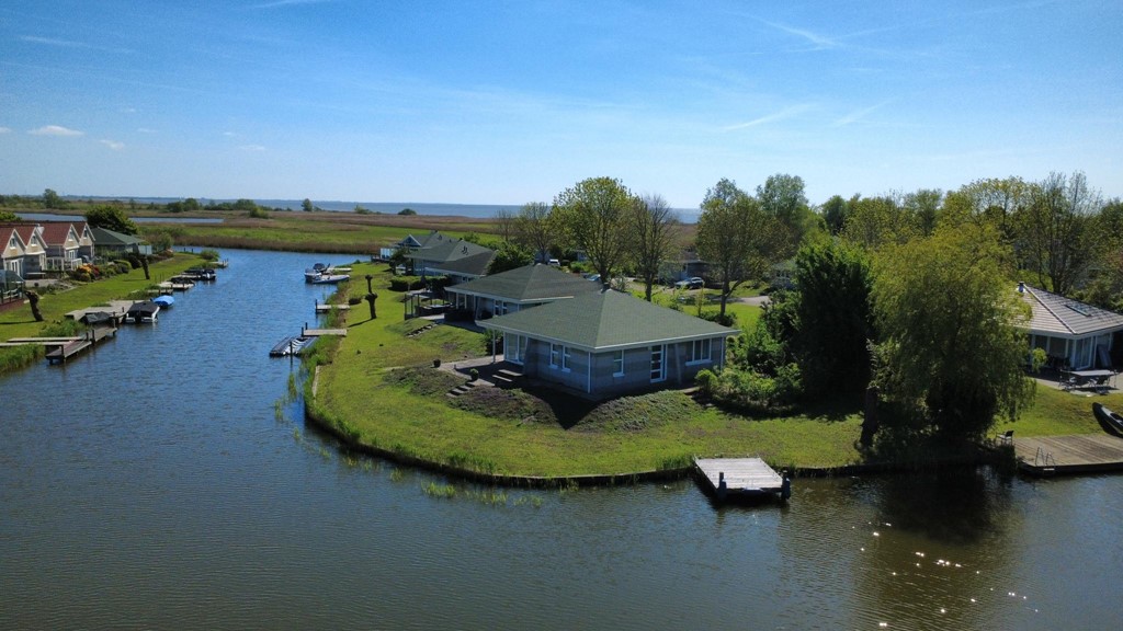 View of Schuitenzand 3 8754 HK Makkum € 419.000,- k.k.