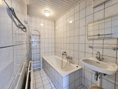 Emmaweg 12, Rothem-Meerssen badkamer.jpg
