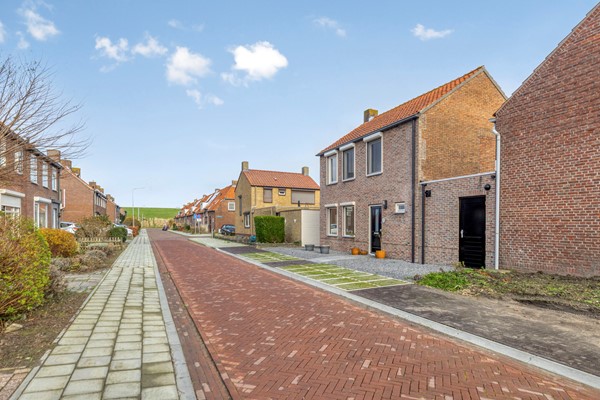 Medium property photo - Monseigneur Luijpenstraat 1, 4513 AE Hoofdplaat